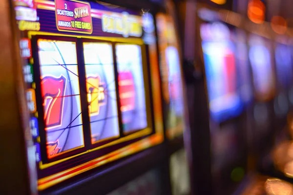 mpo76 platform interface showing slot games and live-dealer tables